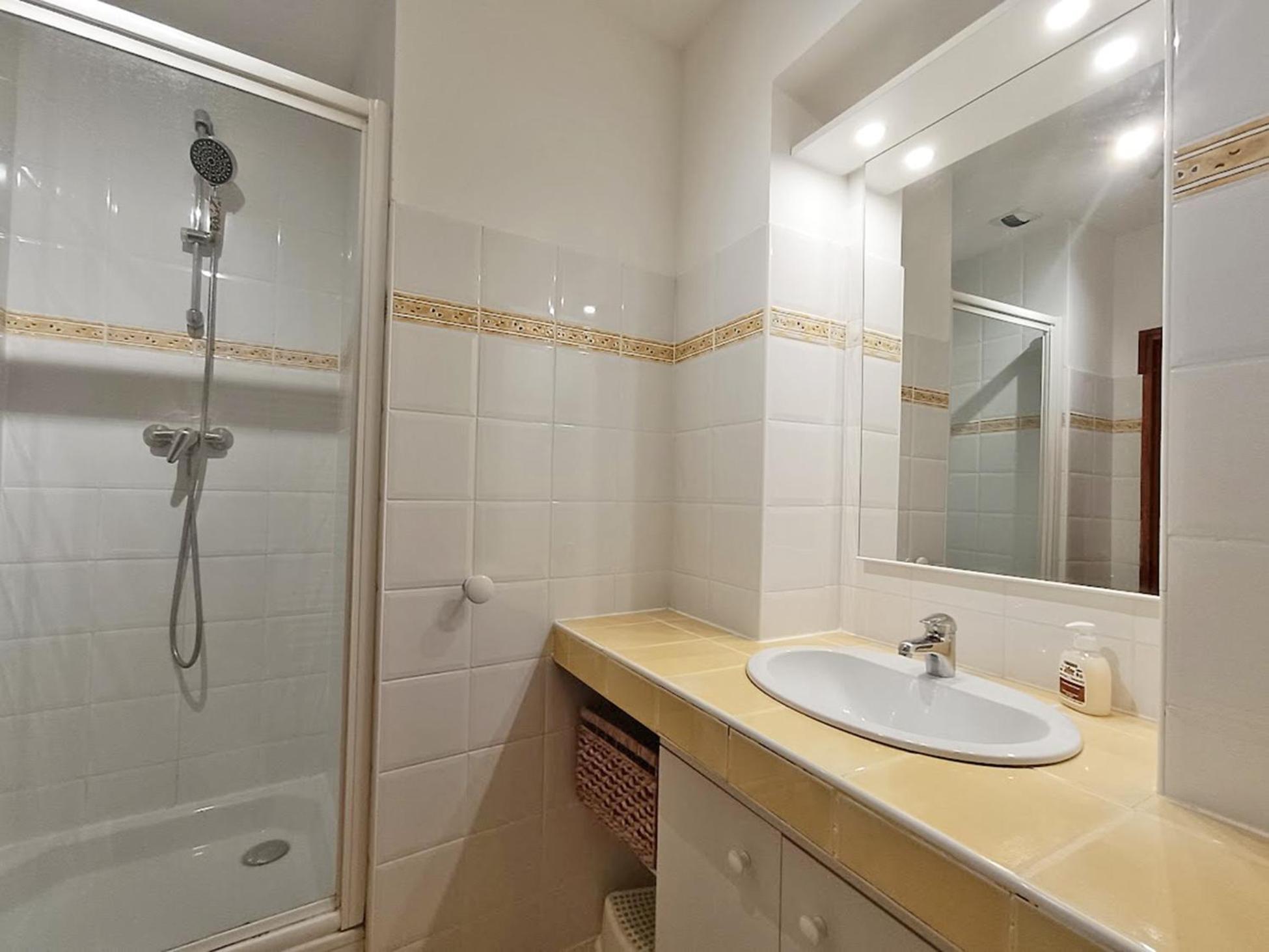 Le Petit Cerf, T3, Wifi, Cave Apartment Bagneres-de-Luchon Ngoại thất bức ảnh